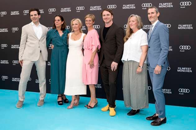 Julia Weigl, Gillian Anderson, Raynor Winn and team at the premiere of the feature film The Salt Path and the presentation of the CineMerit Award at the 42 Filmfest München 2025 at the Deutsches Theater Munich, 01 07 2025 Foto:xN.xKolinzx xFuturexImagex anderson_5745