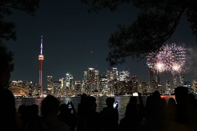 Canada Day Fireworks in Toronto TORONTO, CANADA - JULY 1 : A photo taken from Toronto Centre Island shows fireworks lighting up the Toronto skyline during the Canada Day in Ontario, Canada on July 1, 2025. Mert Alper Dervis Anadolu Toronto Canada. Editorial use only. Please get in touch for any other usage.  Copyright: x2025xAnadoluxMertxAlperxDervisx