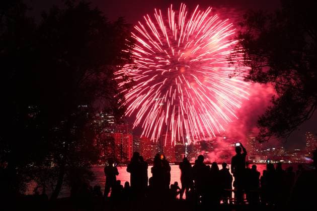 Canada Day Fireworks in Toronto TORONTO, CANADA - JULY 1 : A photo taken from Toronto Centre Island shows fireworks lighting up the Toronto skyline during the Canada Day in Ontario, Canada on July 1, 2025. Mert Alper Dervis Anadolu Toronto Canada. Editorial use only. Please get in touch for any other usage.  Copyright: x2025xAnadoluxMertxAlperxDervisx
