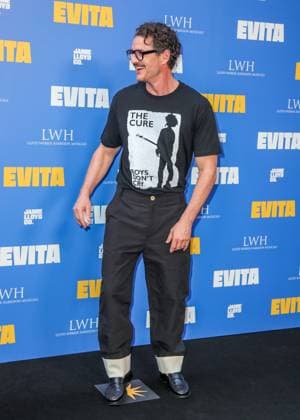 Arrivals for the Jamie Lloyd production of Evita at The London Palladium Featuring: Pedro Pascal Where: London, United Kingdom When: 02 Jul 2025 Credit: John Rainford Cover Images EDITORIAL USE ONLY. NOT FOR USE BY NEWSPAPERS BASED IN THE UK. Copyright: xx coverimg54888827