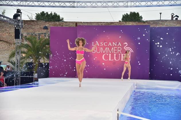 GermanyPremiere JURASSIC World Models on the catwalk by the pool ã LASCANA Summer Club Ò the well-known Hamburg lingerie and beachwear brand transformed the urban location ãMaayaÒ in Berlin Friedrichshain into a tropical oasis with pool in Berlin, on 02 07 2025 Photopress Mueller