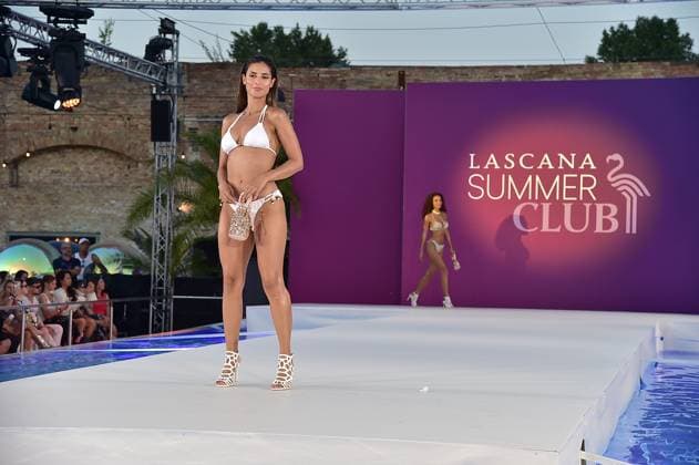 GermanyPremiere JURASSIC World Models on the catwalk by the pool ã LASCANA Summer Club Ò the well-known Hamburg lingerie and beachwear brand transformed the urban location ãMaayaÒ in Berlin Friedrichshain into a tropical oasis with pool in Berlin, on 02 07 2025 Photopress Mueller
