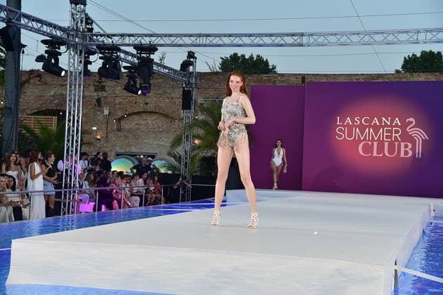 GermanyPremiere JURASSIC World Models on the catwalk by the pool ã LASCANA Summer Club Ò the well-known Hamburg lingerie and beachwear brand transformed the urban location ãMaayaÒ in Berlin Friedrichshain into a tropical oasis with pool in Berlin, on 02 07 2025 Photopress Mueller
