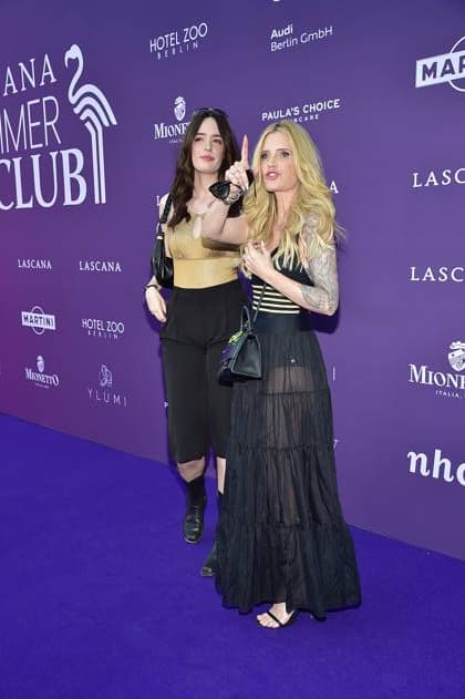 GermanyPremiere JURASSIC World MIrja du Mont with daughter Tara Neven du Mont ã LASCANA Summer Club Ò the well-known Hamburg lingerie and beachwear brand transformed the urban location ãMaayaÒ in Berlin Friedrichshain into a tropical oasis with pool in Berlin, on 02 07 2025 Photopress Mueller