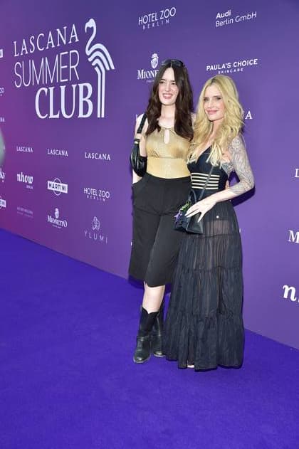 GermanyPremiere JURASSIC World MIrja du Mont with daughter Tara Neven du Mont ã LASCANA Summer Club Ò the well-known Hamburg lingerie and beachwear brand transformed the urban location ãMaayaÒ in Berlin Friedrichshain into a tropical oasis with pool in Berlin, on 02 07 2025 Photopress Mueller
