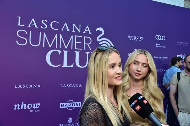 GermanyPremiere JURASSIC World Shania and Davina Geiss ã LASCANA Summer Club Ò the well-known Hamburg lingerie and beachwear brand transformed the urban location ãMaayaÒ in Berlin Friedrichshain into a tropical oasis with pool in Berlin, on 02 07 2025 Photopress Mueller