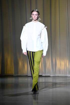 Model at the Danny Reinke Fashion Show at the Berlin Fashion Week S S 2026 in the Uber Eats Music Hall Berlin, 02 07 2025 Foto:xN.xKubelkax xFuturexImagex reinke_5731