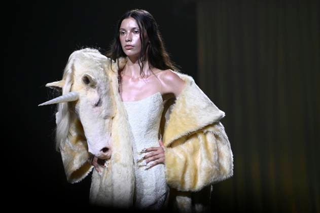 Model at the Danny Reinke Fashion Show at the Berlin Fashion Week S S 2026 in the Uber Eats Music Hall Berlin, 02 07 2025 Foto:xN.xKubelkax xFuturexImagex reinke_5740