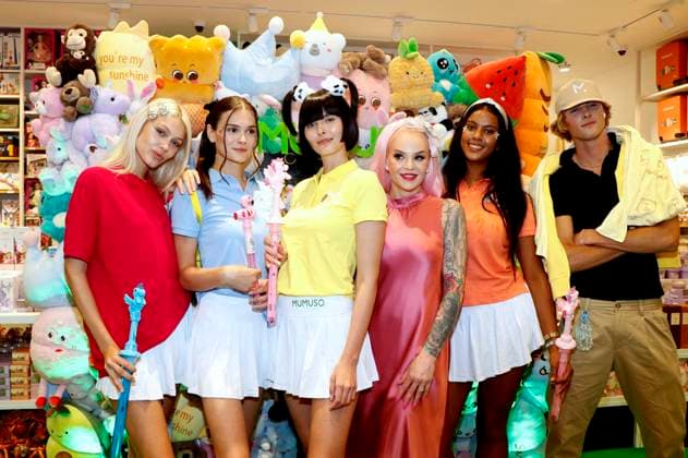 Daniela Djokic, Canel Delice, Magdalena Milic, Belle la Donna, Aaliyah Isla and Moritz Rüdiger at the Walk of Mumuso as part of Berlin Fashion Week S S 2026 at the Mall of Berlin Berlin, 03 07 2025 Foto:xA.xBuggex xFuturexImagex mumuso_5726