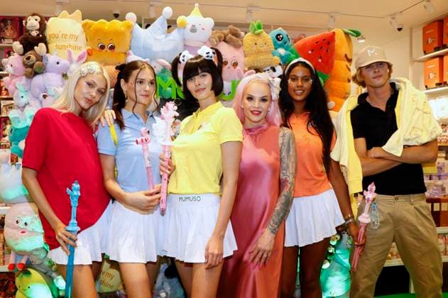 Daniela Djokic, Canel Delice, Magdalena Milic, Belle la Donna, Aaliyah Isla and Moritz Rüdiger at the Walk of Mumuso as part of Berlin Fashion Week S S 2026 at the Mall of Berlin Berlin, 03 07 2025 Foto:xA.xBuggex xFuturexImagex mumuso_5727