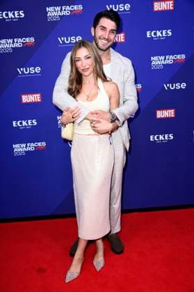 Dennis Gries with partner Katja Geretschuchin at the presentation of the Bunte New Faces Awards Style 2025 at the Telegraphenamt Berlin, 03 07 2025 Foto:xN.xKubelkax xFuturexImagex faces_5869