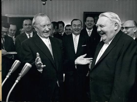 Deutschland Litauen Polen 05. Mai 1962 – 65. Geburtstag von Prof. Dr. Erhard: Als erster Gratulant zum 65. Geburtstag des deutschen Wirtschaftsministers Prof. Dr. L. Erhard erschien Bundeskanzler Dr. Adenauer. Das Foto zeigt links Dr. Adenauer und Prof. Dr. L. Erhard. *** Germany Lithuania Poland 05 May 1962 – 65 Birthday from Prof Dr Erhard as first Gratulant to 65 Birthday of Germans Minister of Economic Affairs Prof Dr l Erhard appeared Federal Chancellor Dr Adenauer the Photo shows left Dr Adenauer and Prof Dr l Erhard  Copyright: xUnitedxArchivesx xkpaxKeystonex 19620505_baf_k09_118