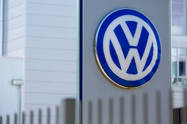 Volkswagenwerk in Osnabrück. VW-Logo *** Volkswagen factory in Osnabrück VW Logo 1083403744
