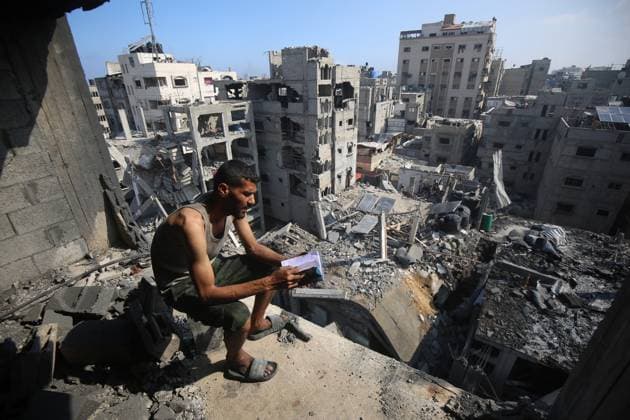Bilder des Jahres 2025, News 07 Juli News Themen der Woche KW27 A view of the site of Thursday s Israeli strike that damaged and destroyed residential buildings A view of the site of Thursday s Israeli strike that damaged and destroyed residential buildings, at Shati (Beach) refugee camp, in Gaza City, July 4, 2025. Photo by Omar Ashtawy apaimages Gaza city Gaza Strip Palestinian Territory 040725_Gaza_OSH_00(16) Copyright: xapaimagesxOmarxAshtawyx xapaimagesx