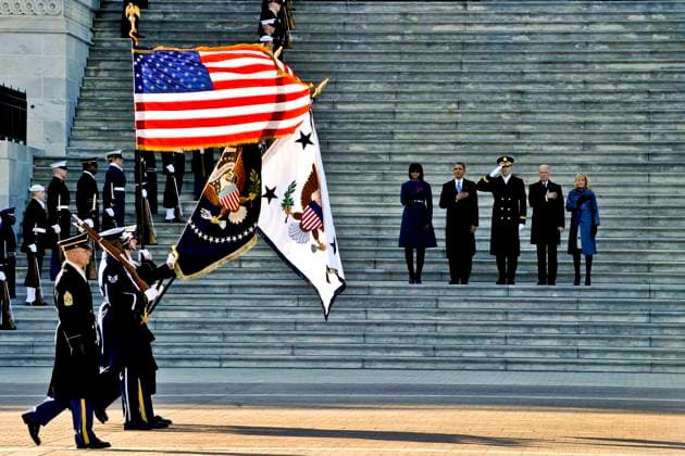 - Investiture du president Barack Obama a Washington le 21 Janvier 2013. Members of the Joint Armed Forces Color Guard perform pass in review for the President of the United States in Washington, Jan. 21, 2013. Military involvement in the presidential inauguration dates back to April 30, 1789, when members of the U.S. Army, local militia units and revolutionary war veterans escorted George Washington to his first inauguration ceremony. Wesley Farnsworth DOD via Best Images Fort Lesley J. McNair Etats-Unis *** Investiture of President Barack Obama in Washington on January 21, 2013 Members of the Joint Armed Forces Color Guard perform pass in review for the President of the United States in Washington, Jan 21, 2013 Military involvement in the  Copyright: xAgencex xBestimagexAgencex xBestimagex