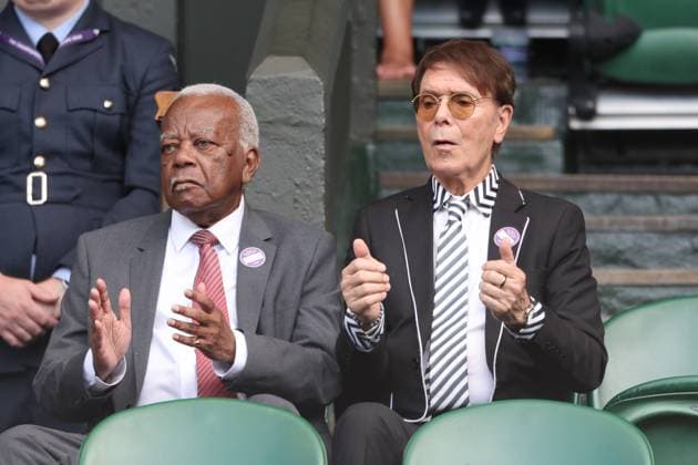 . 04 07 2025. London, United Kingdom. Trevor McDonald and Sir Cliff Richard watching Taylor Fritz match on day five of the Wimbledon Tennis Championships in London.  xStephenxLockx xi-Imagesx IIM-26076-0050