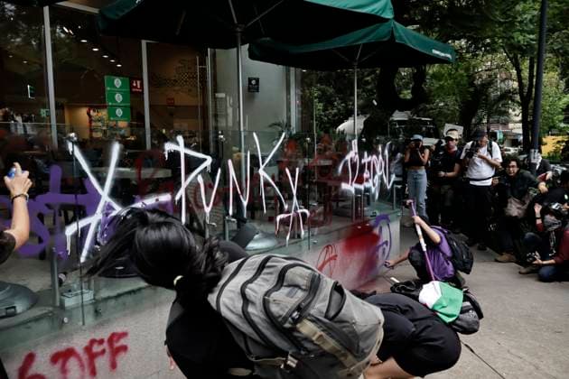 July 4, 2025, Mexico, Cdmx, Mexico: The Roma Norte, Roma Sur, Juo¡rez, and Condesa neighborhoods are some of the areas with the highest number of foreign residents in Mexico City. This has caused building, business, and service owners to raise prices excessively for Mexicans who have lived there for generations. In Espao±a Park in the Cuauhtemoc region of Mexico City, residents are protesting against the resulting gentrification. They will highlight the rising cost of renting apartments in Mexico City after the pandemic and the overpricing affecting residents due to the 2026 World Cup. With posters, slogans, and protests, they are demanding solutions from the Mexican government and setting limits on unregulated prices. Since the majorit - ZUMAp204 20250704_zip_p204_037 Copyright: xJosuexPerezx