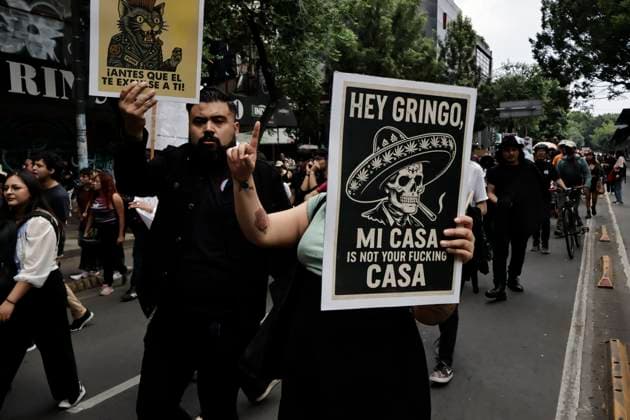 July 4, 2025, Mexico, Cdmx, Mexico: The Roma Norte, Roma Sur, Juo¡rez, and Condesa neighborhoods are some of the areas with the highest number of foreign residents in Mexico City. This has caused building, business, and service owners to raise prices excessively for Mexicans who have lived there for generations. In Espao±a Park in the Cuauhtemoc region of Mexico City, residents are protesting against the resulting gentrification. They will highlight the rising cost of renting apartments in Mexico City after the pandemic and the overpricing affecting residents due to the 2026 World Cup. With posters, slogans, and protests, they are demanding solutions from the Mexican government and setting limits on unregulated prices. Since the majorit - ZUMAp204 20250704_zip_p204_043 Copyright: xJosuexPerezx