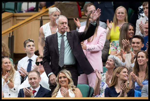 . 05 07 2025. London, United Kingdom. Sir Geoff Hurst waves from the Royal Box on day six of the Wimbledon Tennis Championships in London.  xStephenxLockx xi-Imagesx IIM-26079-0045
