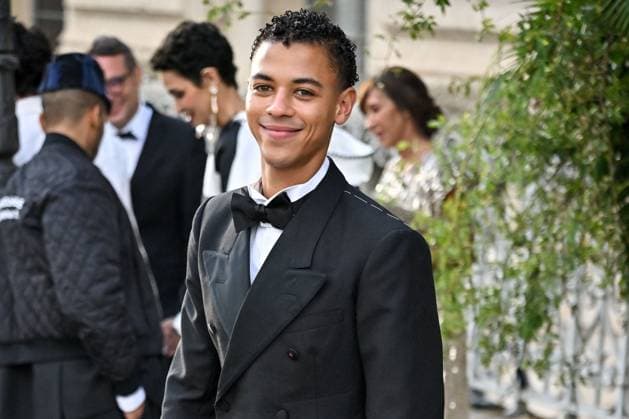PFW Bal D Ete Outside Arrivals Guillaume Diop arriving at the Bal D Ete ahead of Haute Couture Fashion Week in Paris, France on July, 6, 2025. Photo by Julien Reynaud APS-Medias ABACAPRESS.COM Paris France  Copyright: xReynaudxJulien APS-Medias ABACAx