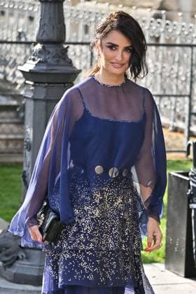 PFW Bal D Ete Outside Arrivals Penelope Cruz arriving at the Bal D Ete ahead of Haute Couture Fashion Week in Paris, France on July, 6, 2025. Photo by Julien Reynaud APS-Medias ABACAPRESS.COM Paris France  Copyright: xReynaudxJulien APS-Medias ABACAx