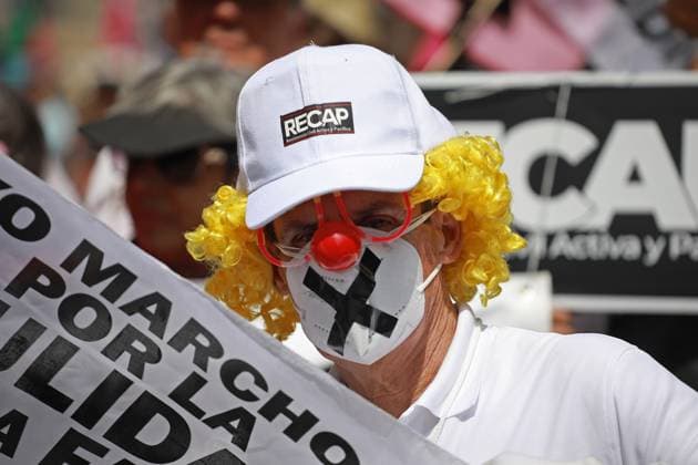 News Bilder des Tages National rally to demand the annulment of the first judicial elections in Mexico MEXICO CITY, MEXICO - JULY 06: Demonstrator holds a banner during a rally to demand the annulment of the first judicial elections in Mexico, at Reforma avenue, in Mexico City, Mexico on July 06, 2025. Hundreds of members of opposition groups and members of the Mexican judiciary gathered to take part in a rally to demand the annulment of the first Mexico s judicial elections held on 1 June 2025, alleging irregularities and fraud in the electoral process. Daniel Cardenas Anadolu Mexico City Mexico. Editorial use only. Please get in touch for any other usage.  Copyright: x2025xAnadoluxDanielxCardenasx