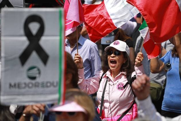 National rally to demand the annulment of the first judicial elections in Mexico MEXICO CITY, MEXICO - JULY 06: Demonstrators hold flags and banners during a rally to demand the annulment of the first judicial elections in Mexico, at Reforma avenue, in Mexico City, Mexico on July 06, 2025. Hundreds of members of opposition groups and members of the Mexican judiciary gathered to take part in a rally to demand the annulment of the first Mexico s judicial elections held on 1 June 2025, alleging irregularities and fraud in the electoral process. Daniel Cardenas Anadolu Mexico City Mexico. Editorial use only. Please get in touch for any other usage.  Copyright: x2025xAnadoluxDanielxCardenasx