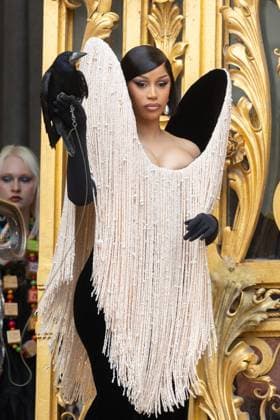 PFW Schiaparelli Outside Arrivals NB Cardi B with a crow arriving at the Schiaparelli show as part of Haute Couture Fashion Week on July 07, 2025 in Paris, France. Photo by Nasser Berzane ABACAPRESS.COM Paris France  Copyright: xBerzanexNasser ABACAx
