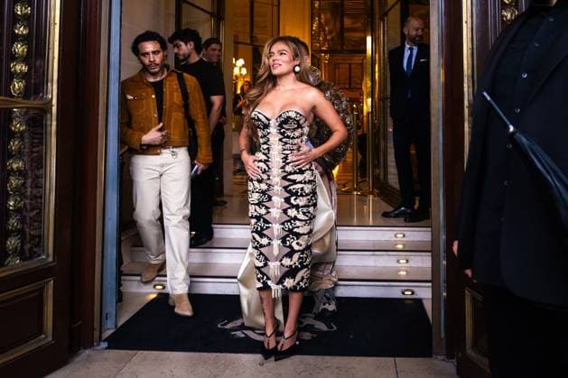 Colombian singer Karol G Carolina Giraldo Navarro leaving the Hotel Le Meurice to attend the Schiaparelli show during Paris Fashion Week PFW Colombian singer Karol G Carolina Giraldo Navarro leaving the Hotel Le Meurice to attend the Schiaparelli show during Paris Fashion Week PFW , France, July 7, 2025 Julien Sarkissian Bestimage Paris France  Copyright: xJulienxSarkissianx xBestimagexJulienxSarkissianx xBestimagex