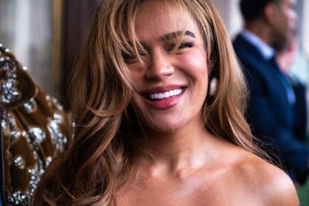 Colombian singer Karol G Carolina Giraldo Navarro leaving the Hotel Le Meurice to attend the Schiaparelli show during Paris Fashion Week PFW Colombian singer Karol G Carolina Giraldo Navarro leaving the Hotel Le Meurice to attend the Schiaparelli show during Paris Fashion Week PFW , France, July 7, 2025 Julien Sarkissian Bestimage Paris France  Copyright: xJulienxSarkissianx xBestimagexJulienxSarkissianx xBestimagex