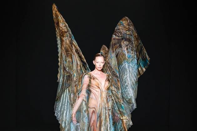 Bilder des Jahres 2025, Entertainment 07 Juli Entertainment Themen der Woche KW28 Tanya Dziahileva Défilé Iris Van Herpen Collection Haute Couture Automne Hiver 2025 2026 lors de la Fashion Week de Paris PFW , à Paris, France, le 7 juillet 2025 Runway during the Iris Van Herpen Haute Couture Fall Winter 2025 2026 fashion show as part of Paris Fashion Week on July 07, 2025 in Paris, France Paris France  Copyright: xAgencex xBestimagexAgencex xBestimagex