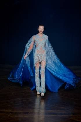 Stella Maxwell Défilé Iris Van Herpen Collection Haute Couture Automne Hiver 2025 2026 lors de la Fashion Week de Paris PFW , à Paris, France, le 7 juillet 2025 Runway during the Iris Van Herpen Haute Couture Fall Winter 2025 2026 fashion show as part of Paris Fashion Week on July 07, 2025 in Paris, France Paris France  Copyright: xAgencex xBestimagexAgencex xBestimagex