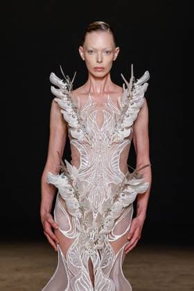 Tanya Dziahileva Défilé Iris Van Herpen Collection Haute Couture Automne Hiver 2025 2026 lors de la Fashion Week de Paris PFW , à Paris, France, le 7 juillet 2025 Runway during the Iris Van Herpen Haute Couture Fall Winter 2025 2026 fashion show as part of Paris Fashion Week on July 07, 2025 in Paris, France Paris France  Copyright: xAgencex xBestimagexAgencex xBestimagex