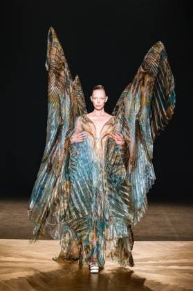 Tanya Dziahileva Défilé Iris Van Herpen Collection Haute Couture Automne Hiver 2025 2026 lors de la Fashion Week de Paris PFW , à Paris, France, le 7 juillet 2025 Runway during the Iris Van Herpen Haute Couture Fall Winter 2025 2026 fashion show as part of Paris Fashion Week on July 07, 2025 in Paris, France Paris France  Copyright: xAgencex xBestimagexAgencex xBestimagex
