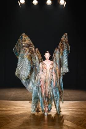 Tanya Dziahileva Défilé Iris Van Herpen Collection Haute Couture Automne Hiver 2025 2026 lors de la Fashion Week de Paris PFW , à Paris, France, le 7 juillet 2025 Runway during the Iris Van Herpen Haute Couture Fall Winter 2025 2026 fashion show as part of Paris Fashion Week on July 07, 2025 in Paris, France Paris France  Copyright: xAgencex xBestimagexAgencex xBestimagex