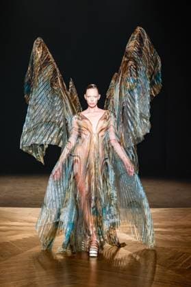Tanya Dziahileva Défilé Iris Van Herpen Collection Haute Couture Automne Hiver 2025 2026 lors de la Fashion Week de Paris PFW , à Paris, France, le 7 juillet 2025 Runway during the Iris Van Herpen Haute Couture Fall Winter 2025 2026 fashion show as part of Paris Fashion Week on July 07, 2025 in Paris, France Paris France  Copyright: xAgencex xBestimagexAgencex xBestimagex