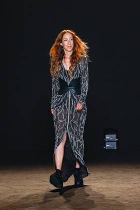 La créatrice de mode Iris Van Herpen Défilé Iris Van Herpen Collection Haute Couture Automne Hiver 2025 2026 lors de la Fashion Week de Paris PFW , à Paris, France, le 7 juillet 2025 Runway during the Iris Van Herpen Haute Couture Fall Winter 2025 2026 fashion show as part of Paris Fashion Week on July 07, 2025 in Paris, France Paris France  Copyright: xAgencex xBestimagexAgencex xBestimagex