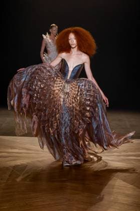 Défilé Iris Van Herpen Collection Haute Couture Automne Hiver 2025 2026 lors de la Fashion Week de Paris PFW , à Paris, France, le 7 juillet 2025 Runway during the Iris Van Herpen Haute Couture Fall Winter 2025 2026 fashion show as part of Paris Fashion Week on July 07, 2025 in Paris, France Paris France  Copyright: xAgencex xBestimagexAgencex xBestimagex
