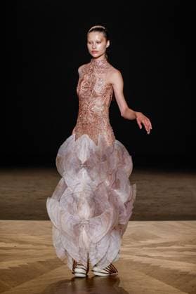 Défilé Iris Van Herpen Collection Haute Couture Automne Hiver 2025 2026 lors de la Fashion Week de Paris PFW , à Paris, France, le 7 juillet 2025 Runway during the Iris Van Herpen Haute Couture Fall Winter 2025 2026 fashion show as part of Paris Fashion Week on July 07, 2025 in Paris, France Paris France  Copyright: xAgencex xBestimagexAgencex xBestimagex