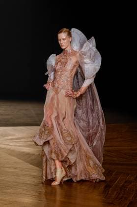 Défilé Iris Van Herpen Collection Haute Couture Automne Hiver 2025 2026 lors de la Fashion Week de Paris PFW , à Paris, France, le 7 juillet 2025 Runway during the Iris Van Herpen Haute Couture Fall Winter 2025 2026 fashion show as part of Paris Fashion Week on July 07, 2025 in Paris, France Paris France  Copyright: xAgencex xBestimagexAgencex xBestimagex