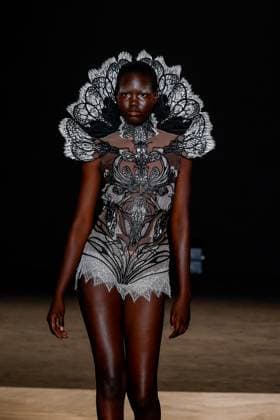 Défilé Iris Van Herpen Collection Haute Couture Automne Hiver 2025 2026 lors de la Fashion Week de Paris PFW , à Paris, France, le 7 juillet 2025 Runway during the Iris Van Herpen Haute Couture Fall Winter 2025 2026 fashion show as part of Paris Fashion Week on July 07, 2025 in Paris, France Paris France  Copyright: xAgencex xBestimagexAgencex xBestimagex