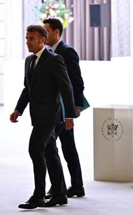 Le président français Emmanuel Macron lors dune cérémonie en lhonneur des membres de léquipe nationale française de volleyball, champions olympiques en titre, à loccasion de la première Journée internationale du volleyball, au palais présidentiel de lÉlysée, à Paris, France, le 7 juillet 2025 Christian Liewig Bestimage French President Emmanuel Macron during a ceremony to honour members of the French National Volleyball team, current Olympic champions, to mark the first International Volleyball Day, at the Elysee Palace, in Paris, France, on July 7th, 2025 Paris France Copyright: xChristianxLiewigx xBestimagexChristianxLiewigx xBestimagex