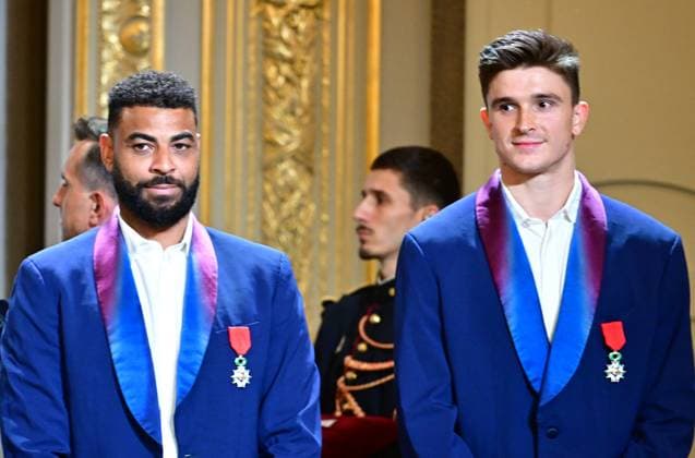 French volleyballers and Olympic gold medallists Théo Faure and Earvin Ngapeth French President Emmanuel Macron during a ceremony to honour members of the French National Volleyball team, reigning Olympic champions, on the occasion of the first International Volleyball Day, au palais présidentiel de lÉlysée, à Paris, France, le 7 juillet 2025 Christian Liewig Bestimage French President Emmanuel Macron during a ceremony to honour members of the French National Volleyball team, current Olympic champions, to mark the first International Volleyball Day, at the Elysee Palace, in Paris, France, on July 7th, 2025 Paris France Copyright: xChristianxLiewigx xBestimagexChristianxLiewigx xBestimagex