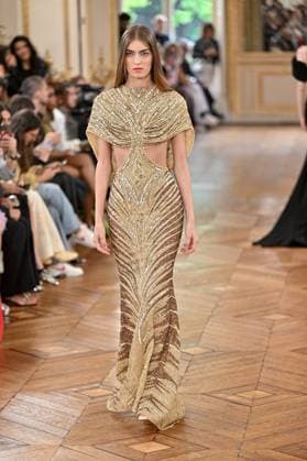 PFW Tony Ward Runway A model walks the runway at the Tony Ward show as part of Haute Couture Fashion Week in Paris, France on July, 7, 2025. Photo by Julien Reynaud APS-Medias ABACAPRESS.COM Paris France  Copyright: xReynaudxJulien APS-Medias ABACAx