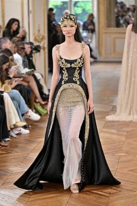 PFW Tony Ward Runway A model walks the runway at the Tony Ward show as part of Haute Couture Fashion Week in Paris, France on July, 7, 2025. Photo by Julien Reynaud APS-Medias ABACAPRESS.COM Paris France  Copyright: xReynaudxJulien APS-Medias ABACAx