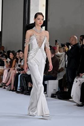 PFW Tamara Ralph Runway A model walks the runway at the Tamara Ralph show as part of Haute Couture Fashion Week in Paris, France on July, 7, 2025. Photo by Julien Reynaud APS-Medias ABACAPRESS.COM Paris France  Copyright: xReynaudxJulien APS-Medias ABACAx
