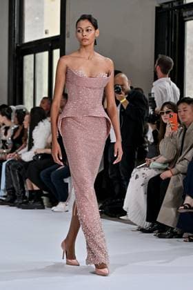 PFW Tamara Ralph Runway A model walks the runway at the Tamara Ralph show as part of Haute Couture Fashion Week in Paris, France on July, 7, 2025. Photo by Julien Reynaud APS-Medias ABACAPRESS.COM Paris France  Copyright: xReynaudxJulien APS-Medias ABACAx