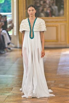 PFW Tony Ward Runway A model walks the runway at the Tony Ward show as part of Haute Couture Fashion Week in Paris, France on July, 7, 2025. Photo by Julien Reynaud APS-Medias ABACAPRESS.COM Paris France  Copyright: xReynaudxJulien APS-Medias ABACAx