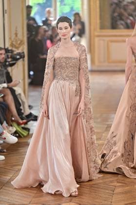 PFW Tony Ward Runway A model walks the runway at the Tony Ward show as part of Haute Couture Fashion Week in Paris, France on July, 7, 2025. Photo by Julien Reynaud APS-Medias ABACAPRESS.COM Paris France  Copyright: xReynaudxJulien APS-Medias ABACAx