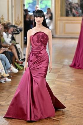 PFW Tony Ward Runway A model walks the runway at the Tony Ward show as part of Haute Couture Fashion Week in Paris, France on July, 7, 2025. Photo by Julien Reynaud APS-Medias ABACAPRESS.COM Paris France  Copyright: xReynaudxJulien APS-Medias ABACAx